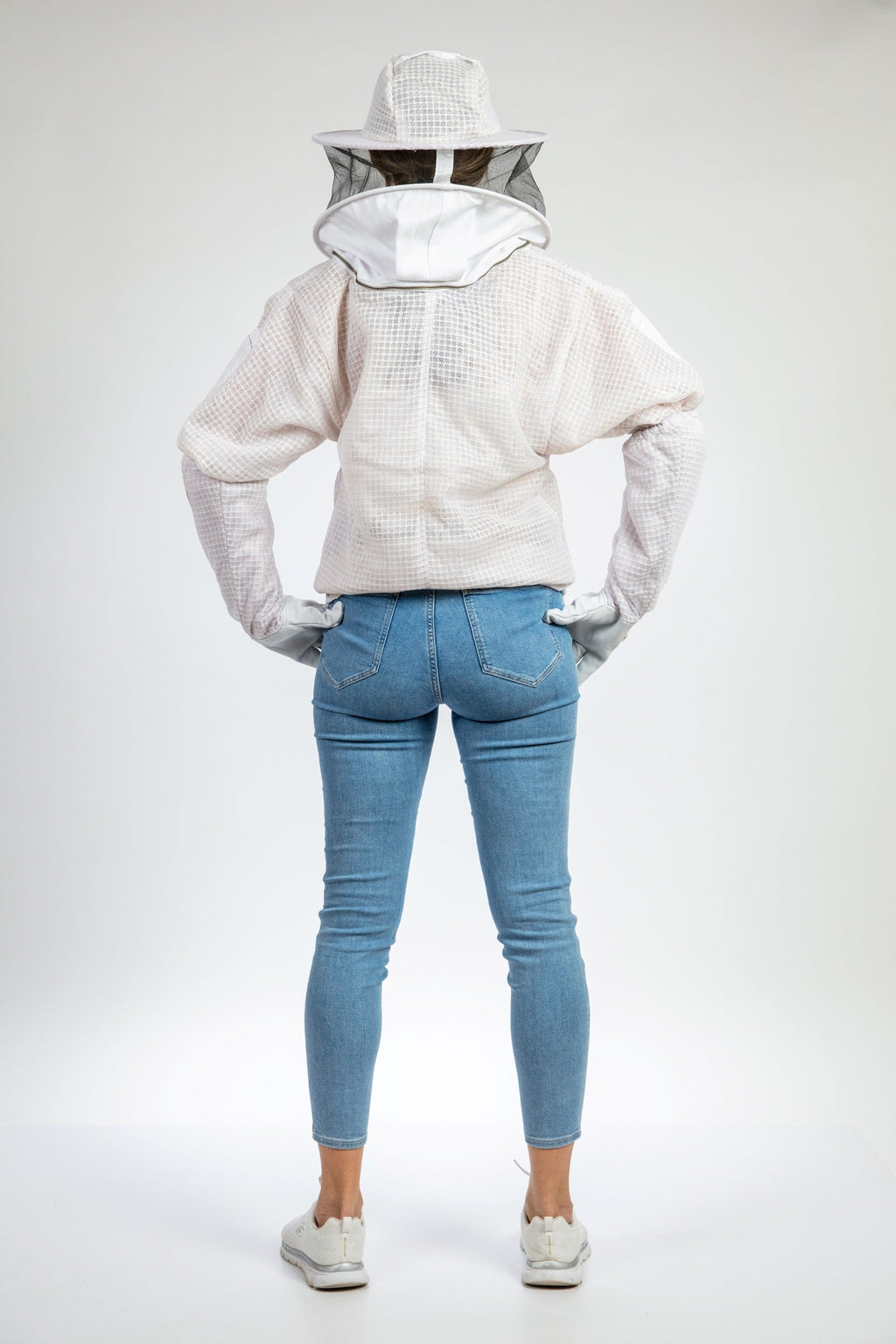 White Beekeeping Ventilated Jacket with Round Veil